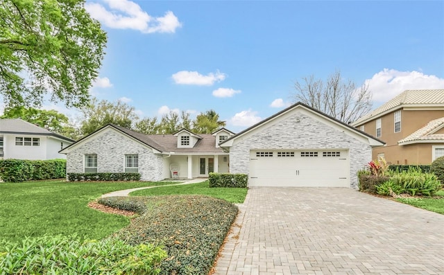 view of front of house featuring a front lawn and a garage