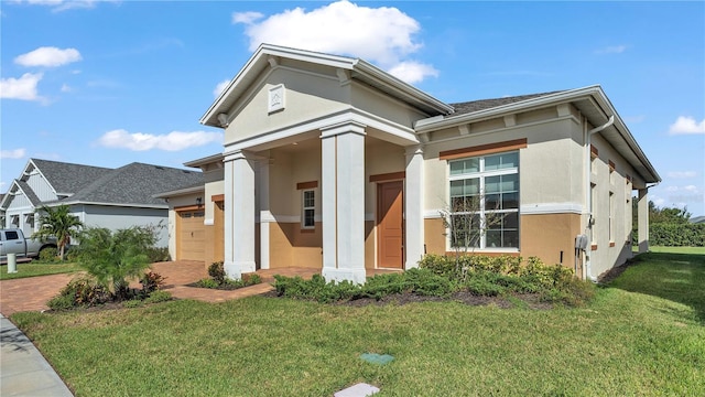 view of front of property featuring a front yard and a garage