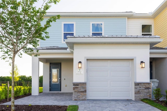 view of front facade with a garage