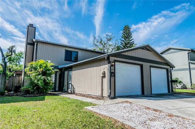 view of front of house featuring a garage and a front yard