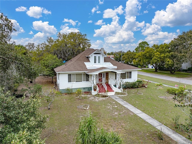 view of front of house featuring a front yard