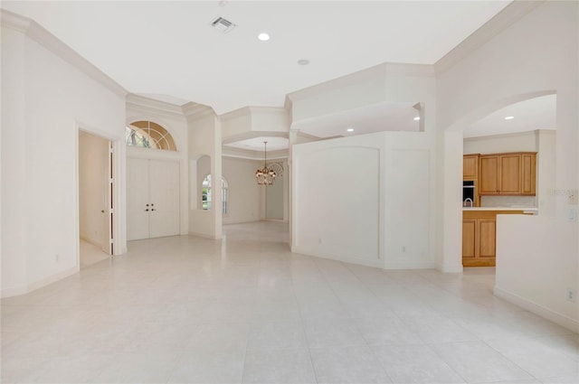 unfurnished room with arched walkways, recessed lighting, visible vents, baseboards, and ornamental molding