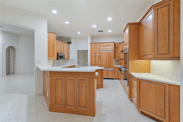 kitchen with crown molding, arched walkways, stainless steel appliances, a peninsula, and decorative backsplash
