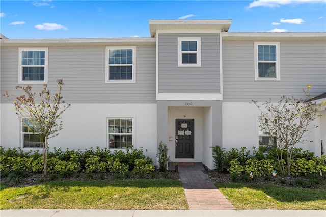 view of front of home featuring a front lawn