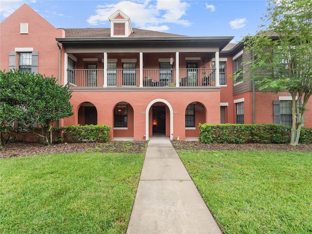 view of front of property with a front yard