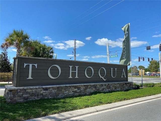 view of community / neighborhood sign