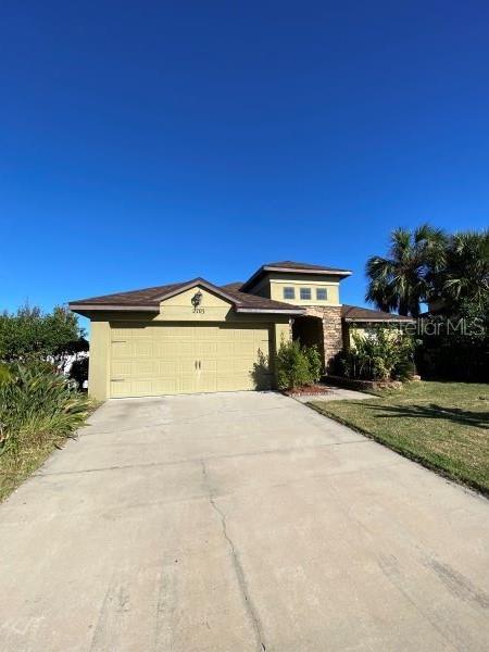 view of front facade featuring a front yard and a garage