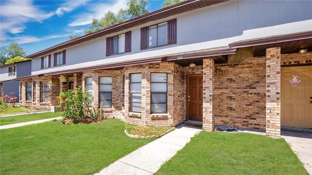 view of front of house with a front lawn