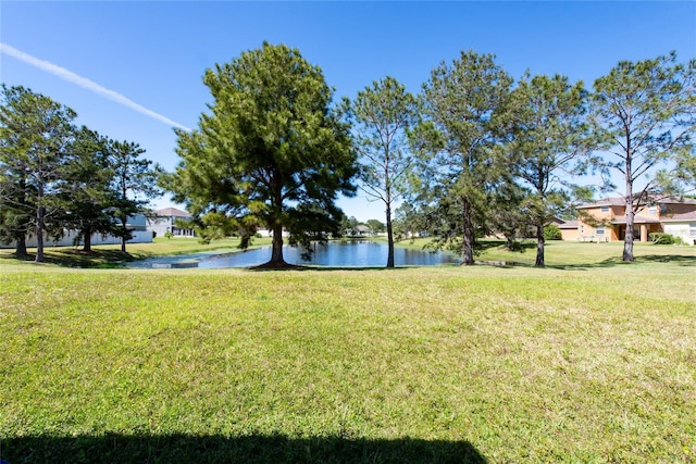 view of yard featuring a water view