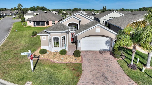 view of front of house featuring a front yard and a garage