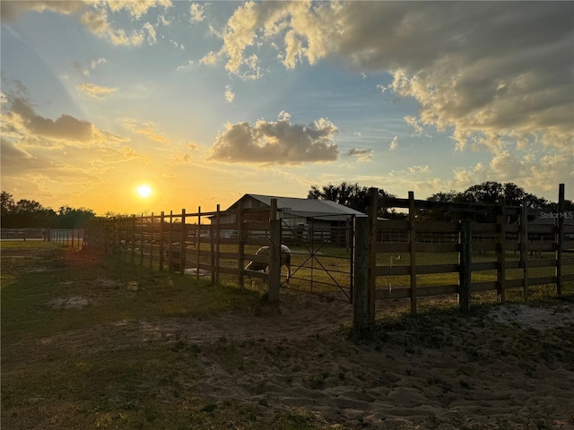 view of yard at dusk