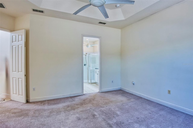 carpeted spare room featuring ceiling fan