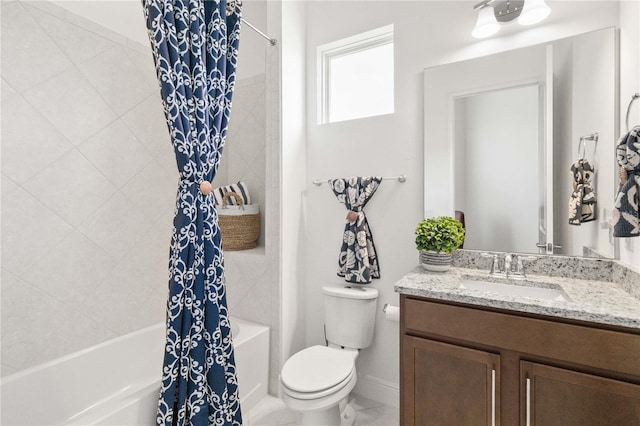 full bathroom with shower / tub combo with curtain, vanity, and toilet