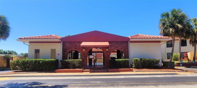 view of front facade