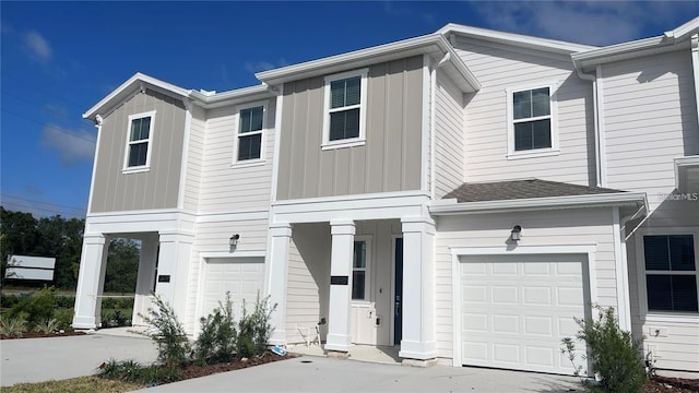 view of front facade with a garage