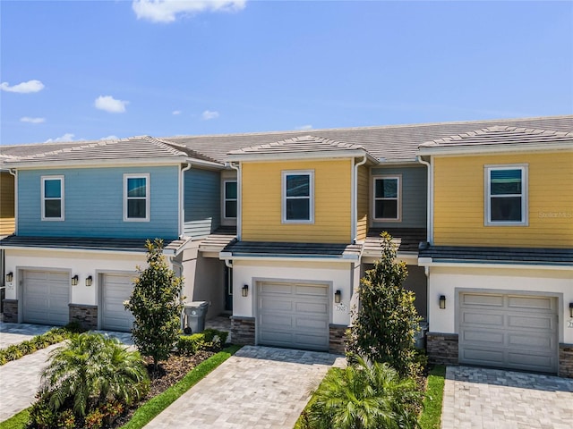 townhome / multi-family property featuring a garage