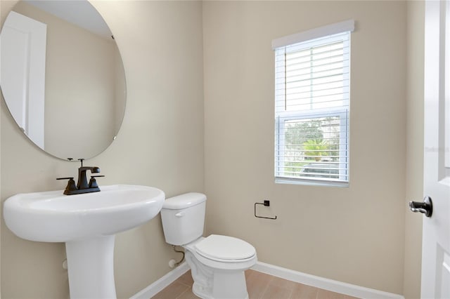 bathroom featuring toilet and sink