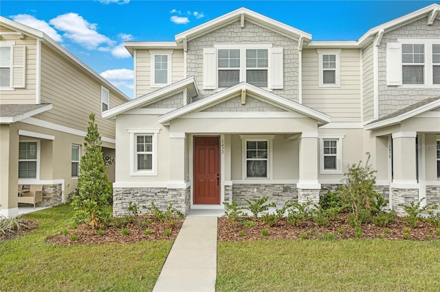 craftsman house with a front yard