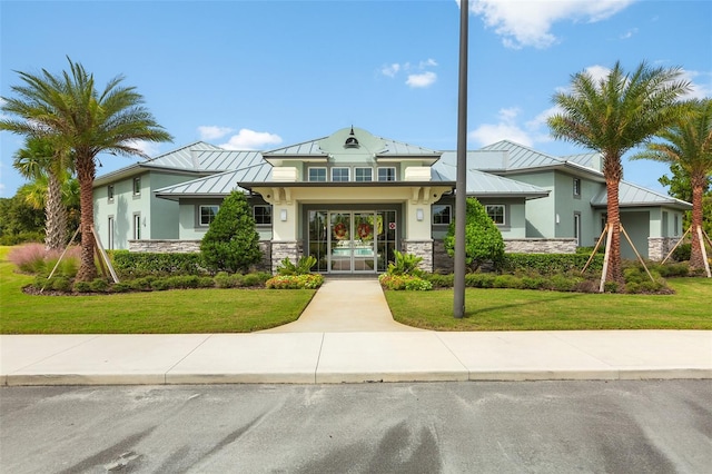 view of front of house featuring a front yard