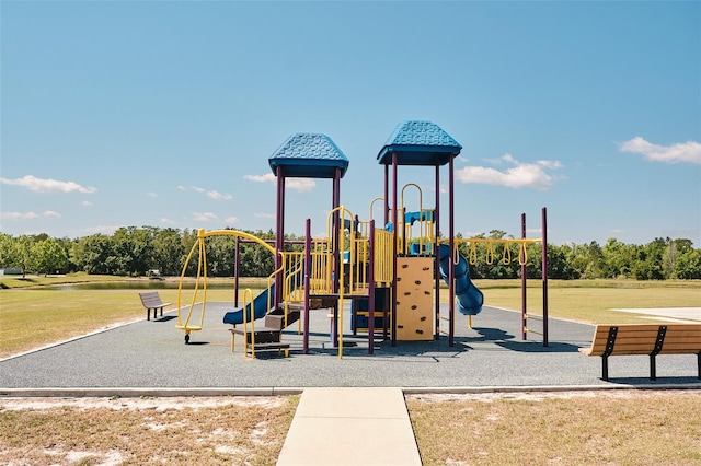 2726 Randal Way, Kissimmee, FL 34743 - community jungle gym featuring a lawn