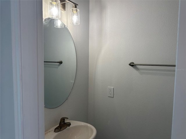 bathroom featuring sink