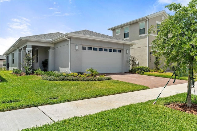 view of front facade featuring a garage and a front yard