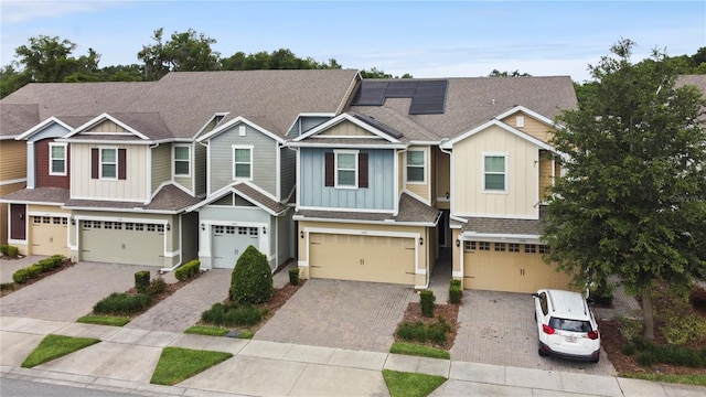 view of front facade featuring a garage