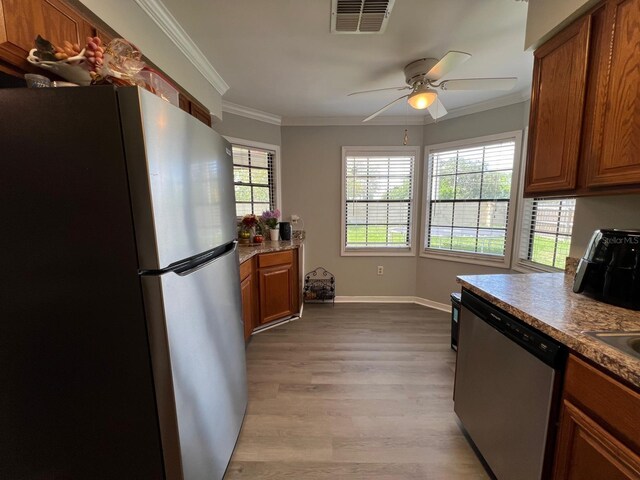 kitchen with ceiling fan, plenty of natural light, light hardwood / wood-style flooring, and stainless steel appliances