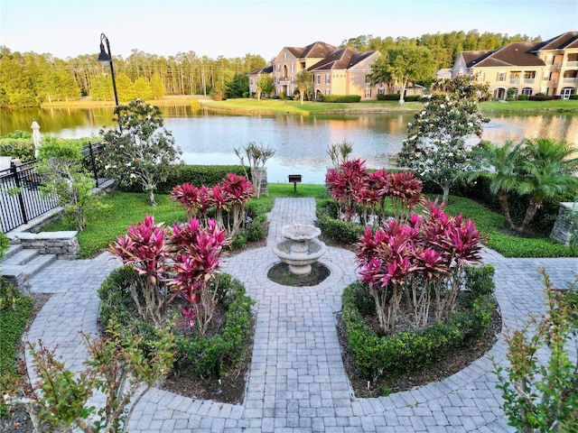 view of yard featuring a water view