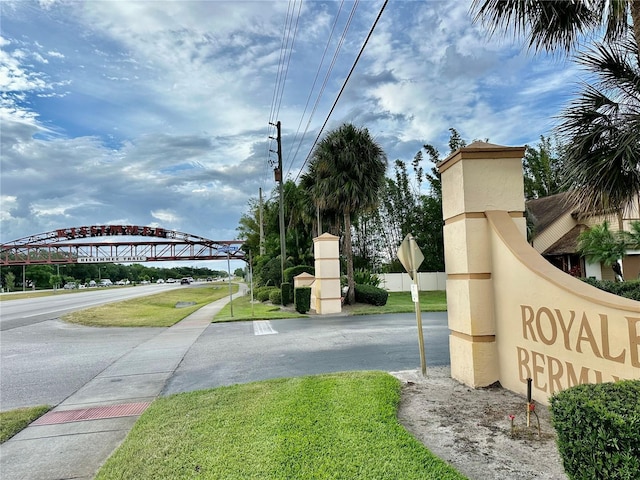 view of community / neighborhood sign