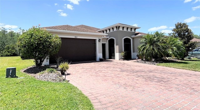 view of front of home featuring a garage and a front yard