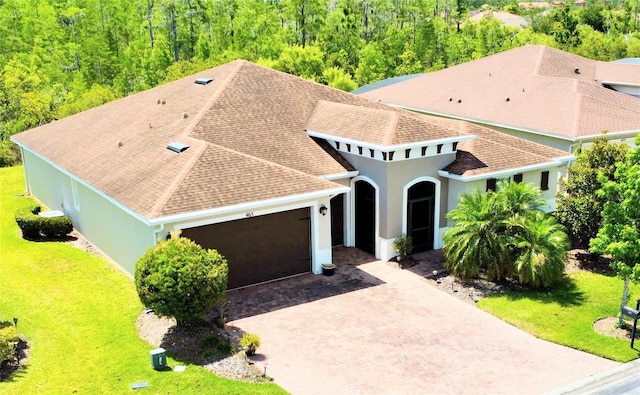 view of front of house with a front lawn and a garage