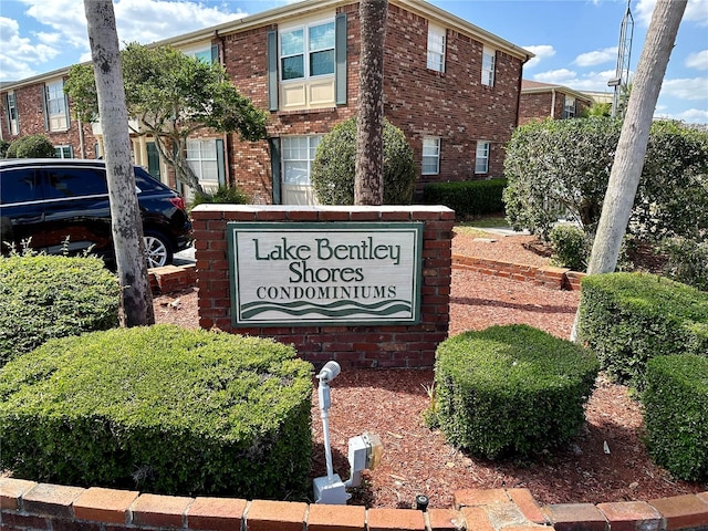 view of community / neighborhood sign