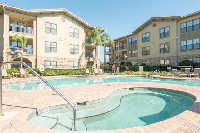 view of swimming pool