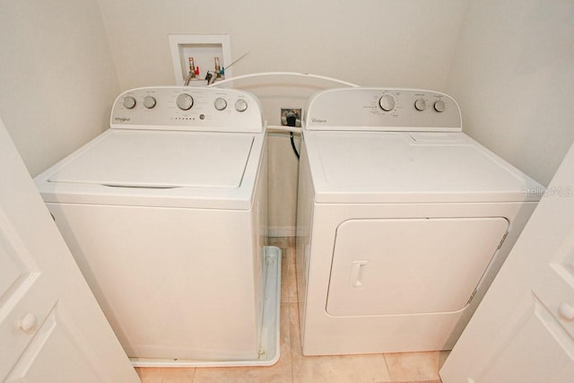 washroom featuring light tile patterned floors and independent washer and dryer