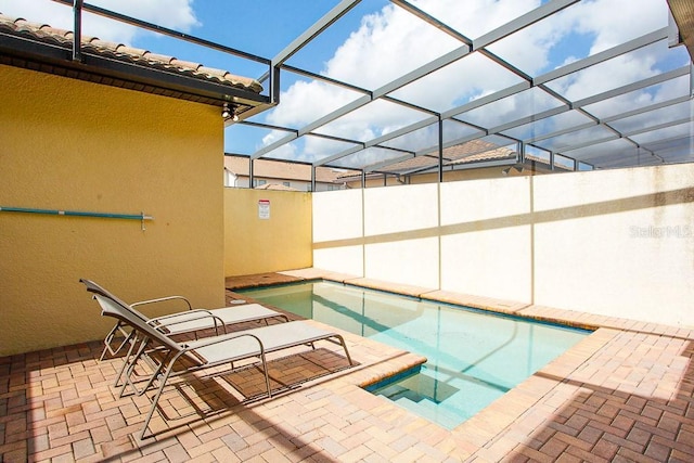 view of pool featuring a jacuzzi, a lanai, and a patio area