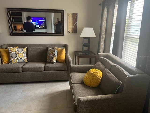 3100 Parkway Blvd Unit 717, Kissimmee, FL 34747 - view of tiled living area