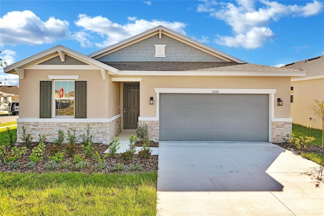 view of front facade with a garage