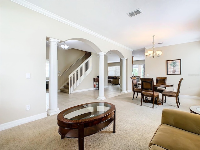 living room featuring crown molding, a notable chandelier, and light colored carpet