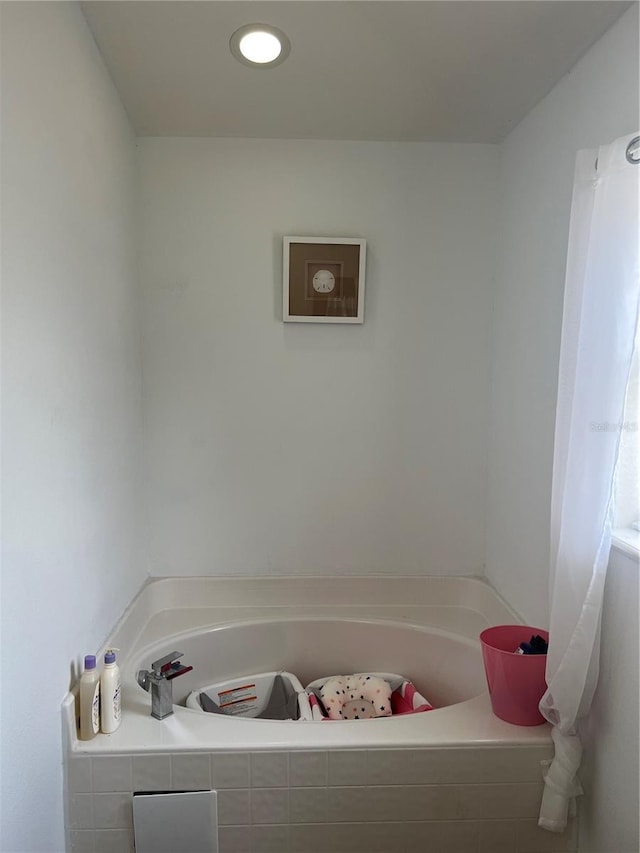 bathroom featuring tiled bath