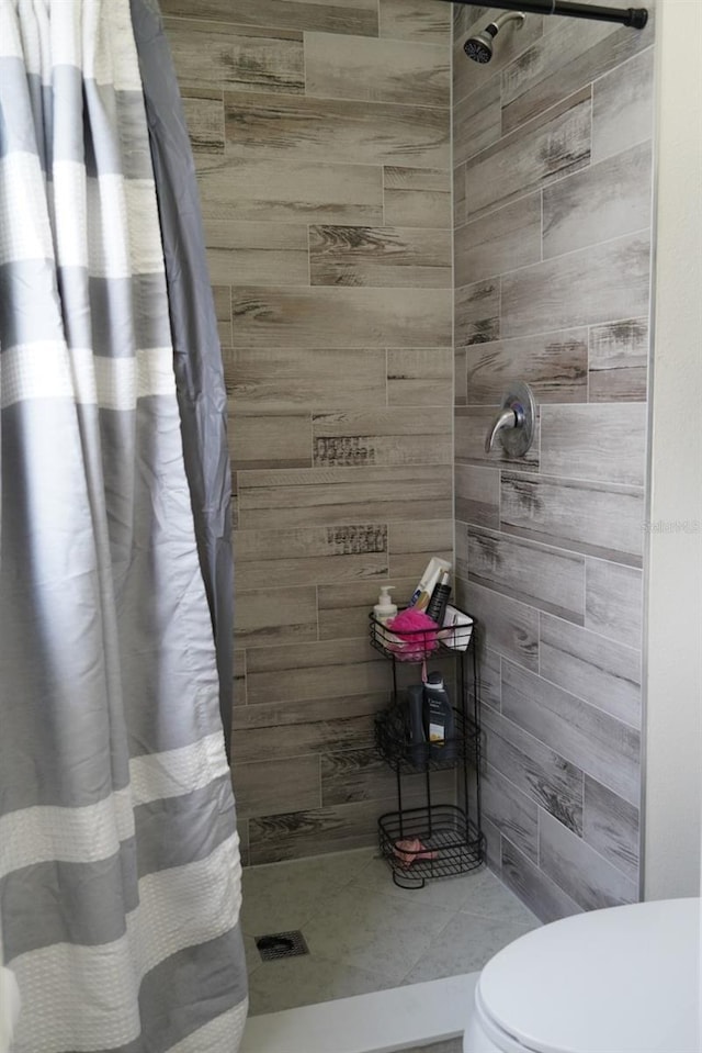 bathroom featuring curtained shower and toilet