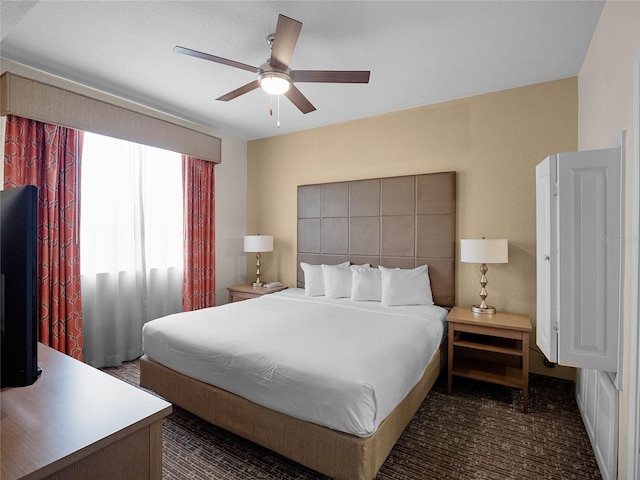 bedroom with ceiling fan