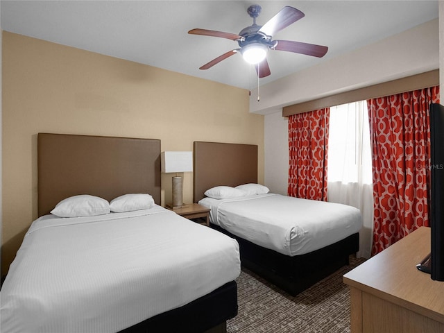 bedroom with ceiling fan