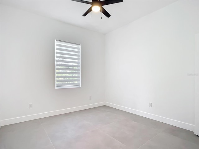 unfurnished room featuring baseboards and ceiling fan