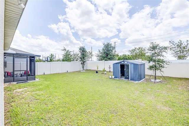 view of yard featuring a shed