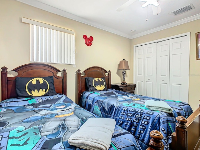 bedroom with a closet, crown molding, and ceiling fan