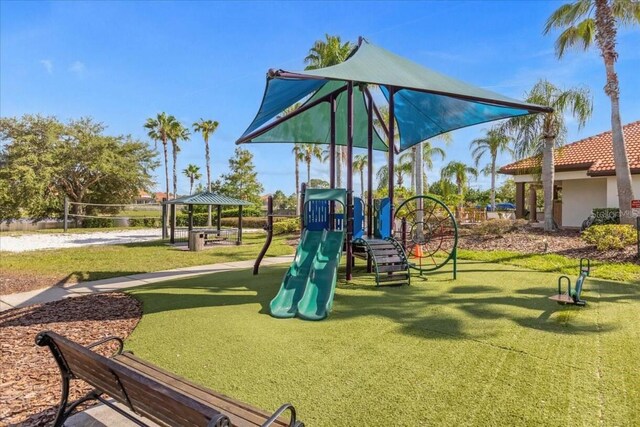 573 Viola Dr, Davenport, FL 33837 - community playground with a gazebo and a yard