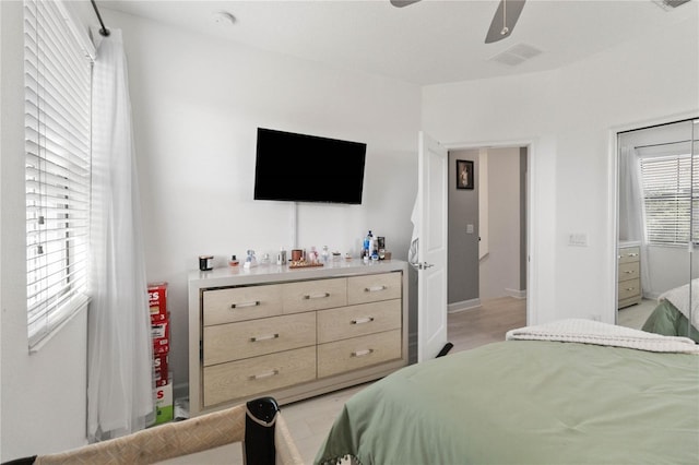 bedroom with ceiling fan