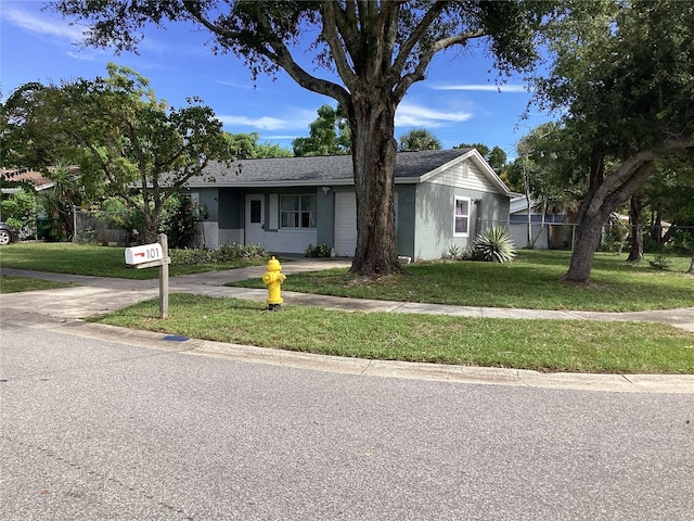 ranch-style home with a front yard