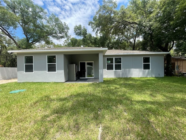 back of house featuring a lawn